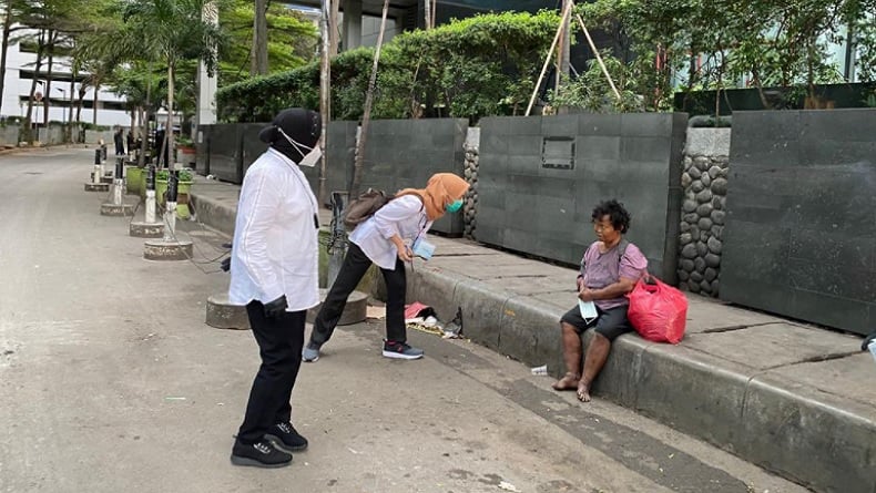 Pakar Pemerintahan UGM: Aksi Blusukan Risma Temui Gelandangan Tak Tepat
