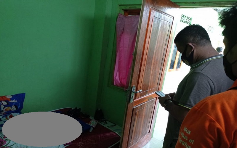 Heboh Penemuan Mayat Gadis di Kamar Kos, Posisi Duduk Bersandar di Tembok