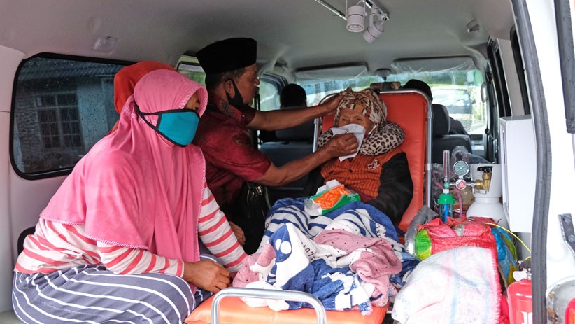 Warga Lereng Gunung Merapi Kembali Mengungsi - Bagian 3