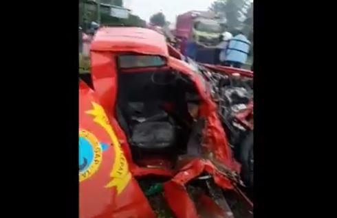 title Tewaskan 1 Orang, Begini Kronologi Mobil BPBD Lombok Timur Tabrak Truk saat Cek Banjir Tewaskan 1 Orang, Begini Kronologi Mobil BPBD Lombok Timur Tabrak Truk saat Cek Banjir