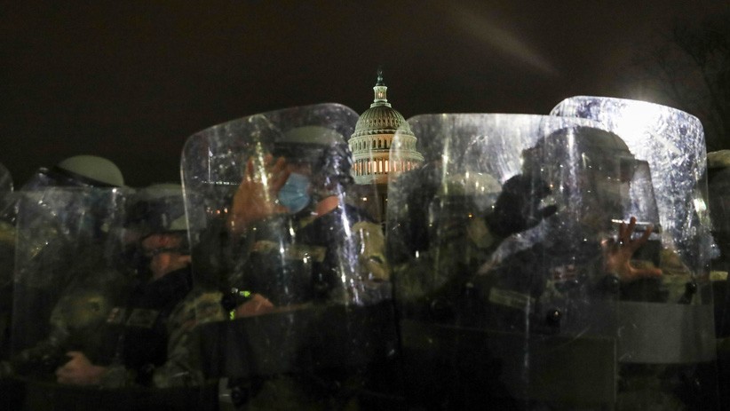 Ribuan Pendukung Donald Trump Serbu Gedung Capitol AS - Bagian 4