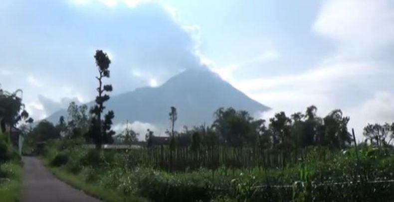 Siang Ini Guguran Awan Panas Merapi Muncul dengan Ketinggian 200 Meter