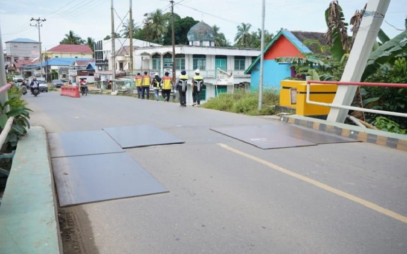 Jembatan Utama Paringin Retak, Kendaraan yang Melintas Dialihkan