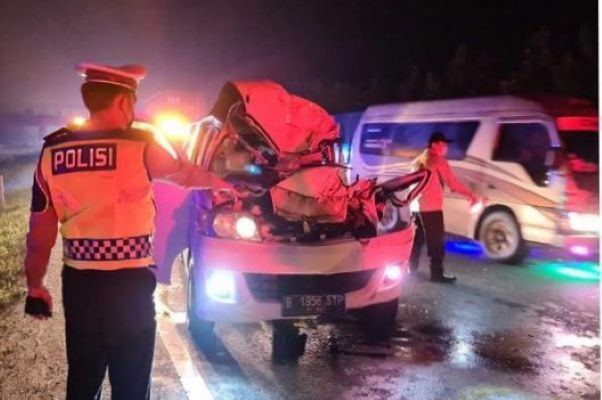 Lagi, Daihatsu Luxio Tabrak Belakang di Tol Cipali 1 Tewas 3 Luka-Luka