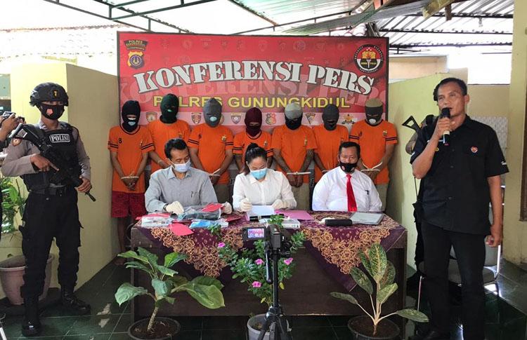 title Awal 2021, Polres Gunungkidul Amankan 7 Pengedar Pil Sapi Awal 2021, Polres Gunungkidul Amankan 7 Pengedar Pil Sapi