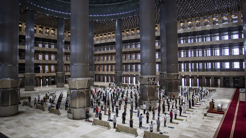 Suasana Salat Jumat di Masjid Istiqlal usai Selesai Renovasi - Bagian 1