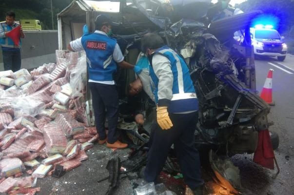 Korban Meninggal Kasus Tabrak Belakang Di Tol Cipularang Kernet Mobil Boks