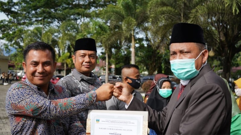 Sukses Salurkan BLT Dana Desa, 15 Kades di Solok Selatan Terima Penghargaan dari Kemendes