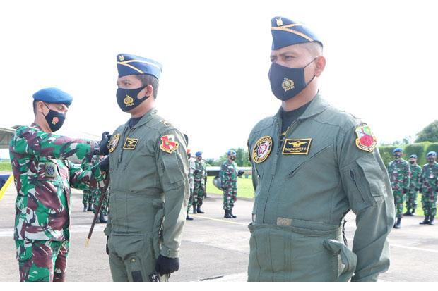 title Dua Penerbang Tempur Skuadron Udara 1 Raih 2000 Jam Terbang Dua Penerbang Tempur Skuadron Udara 1 Raih 2000 Jam Terbang