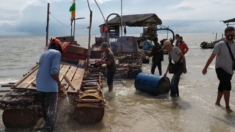 Membandel, 6 Ponton Tambang Ilegal di Toboali Dibongkar Paksa Petugas