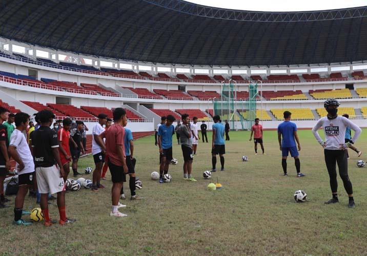 title Stadion Jatidiri Semarang Sudah Oke, tapi Belum Layak untuk Gelar Kompetisi Resmi Stadion Jatidiri Semarang Sudah Oke, tapi Belum Layak untuk Gelar Kompetisi Resmi