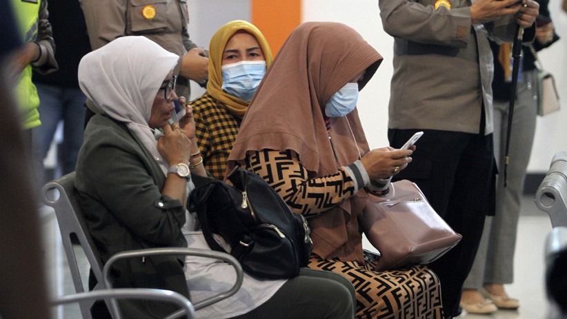 Pesawat Sriwijaya Air Jatuh, Keluarga Datangi Bandara Supadio - Bagian 2