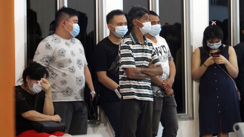 Pesawat Sriwijaya Air Jatuh, Keluarga Datangi Bandara Supadio - Bagian 1