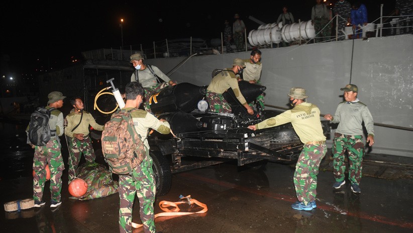 TNI AL Kerahkan Marinir Cari Pesawat Sriwijaya Air Jatuh di Kepulauan Seribu - Bagian 2