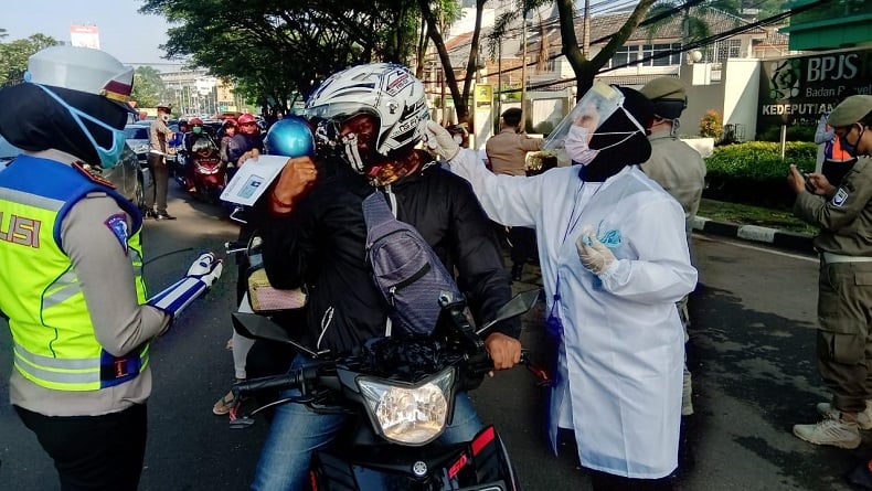 Cimahi Perketat Pemeriksaan di Cek Poin, Kafe dan Restoran Tutup Jam 7 Malam