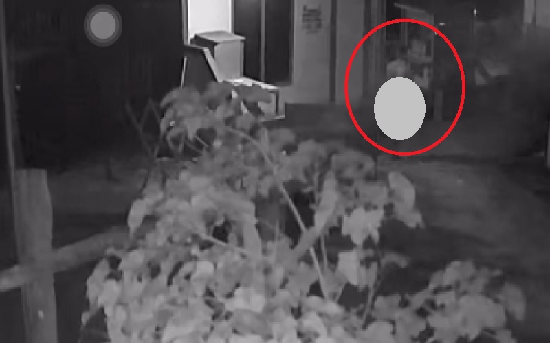 title Heboh, Maling Bugil Terekam CCTV Rumah Warga di Jambi Heboh, Maling Bugil Terekam CCTV Rumah Warga di Jambi