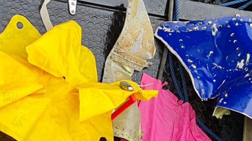 Penampakan Serpihan Pesawat Sriwijaya Air Jatuh di Kepulauan Seribu - Bagian 2