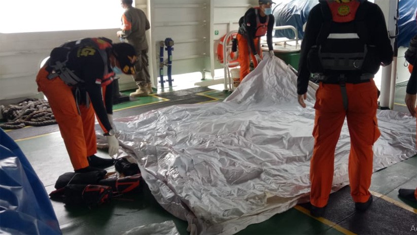 Nelayan Temukan Potongan Tubuh Korban Pesawat Sriwijaya Air Jatuh - Bagian 3