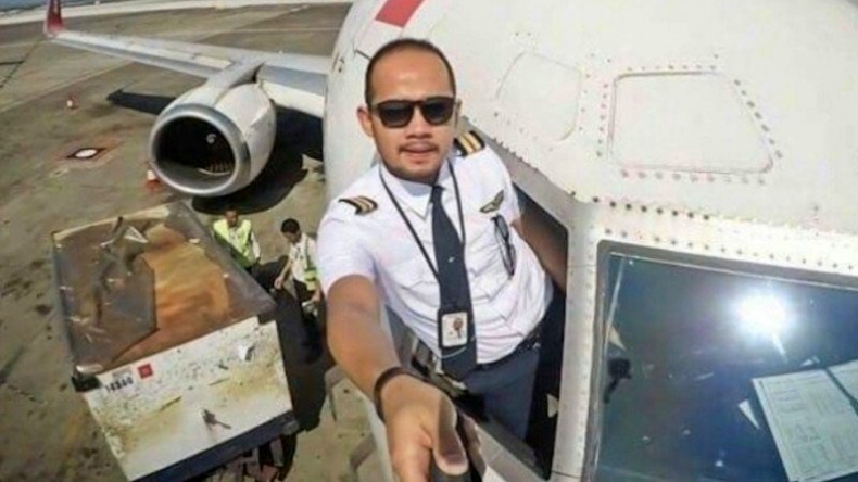 Biografi Profil Biodata Fadly Satrianto - KoPilot Pesawat Nam Air