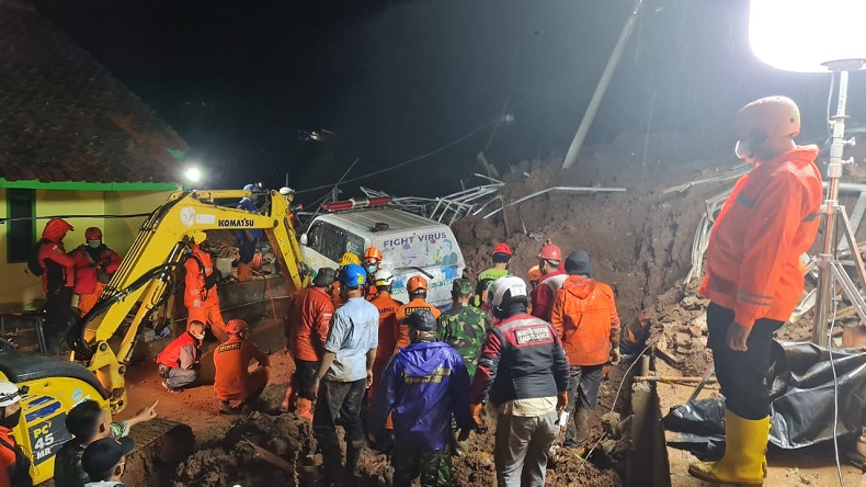 Longsor di Cimanggung Sumedang, Diperkirakan Banyak Warga Tertimbun