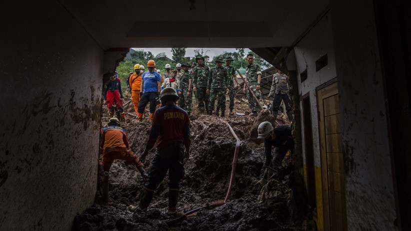 Tim SAR Terus Mencari 26 Korban Hilang akibat Longsor Cimanggung - Bagian 3