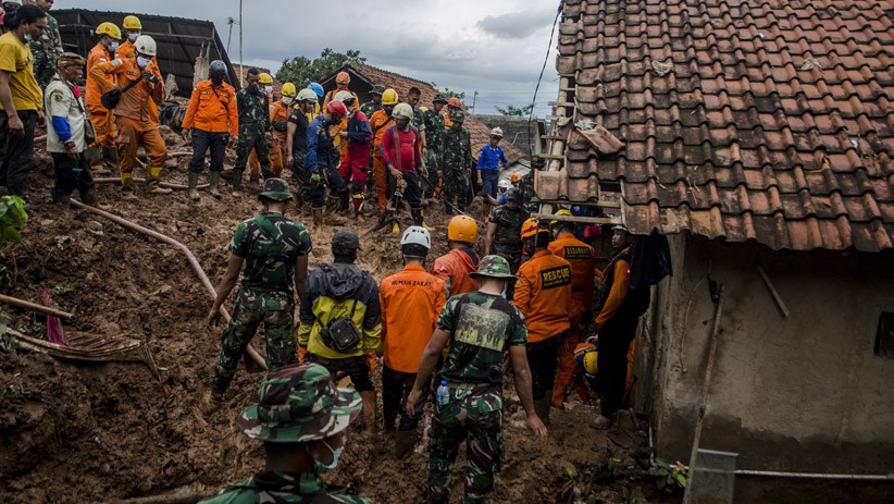 Tim SAR Terus Mencari 26 Korban Hilang akibat Longsor Cimanggung - Bagian 2