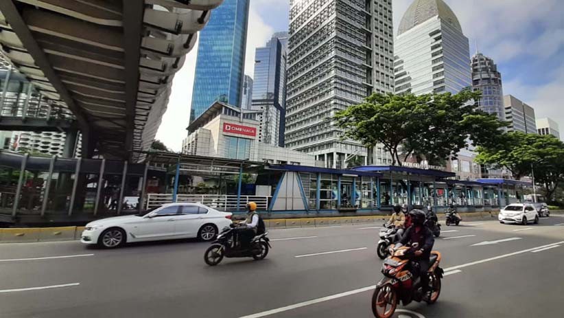 PSBB Ketat Jawa-Bali Berlaku Hari Ini, Kondisi Lalu Lintas Jakarta Padat - Bagian 4