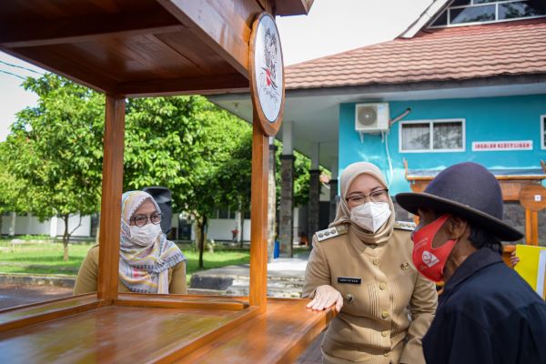 Pulihkan Ekonomi di Masa Pandemi, 60 Gerobak Gratis Dibagikan kepada Pedagang di Purwakarta