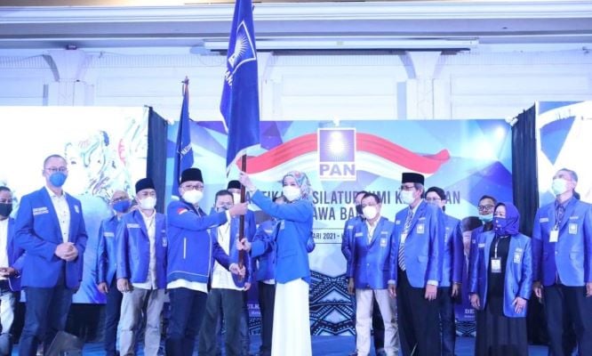 Pelantun "Tenda Biru" Desy Ratnasari Resmi Nakhodai PAN Jawa Barat