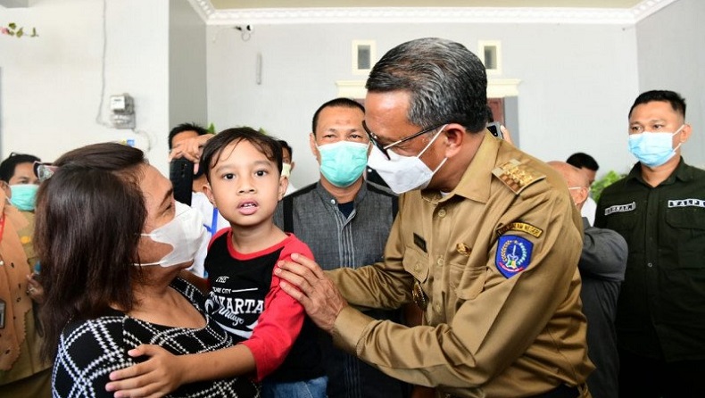 Kunjungi Keluarga Korban Sriwijaya Air, Nurdin Abdullah Sampaikan Duka Mendalam