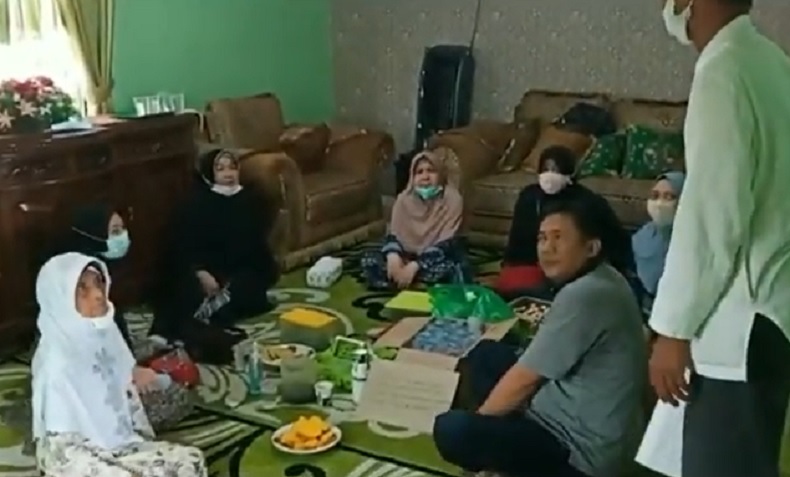 Sekeluarga di Pontianak Penumpang Sriwijaya Air Jatuh, Keluarga Gelar Doa Berharap Ada Mukjizat