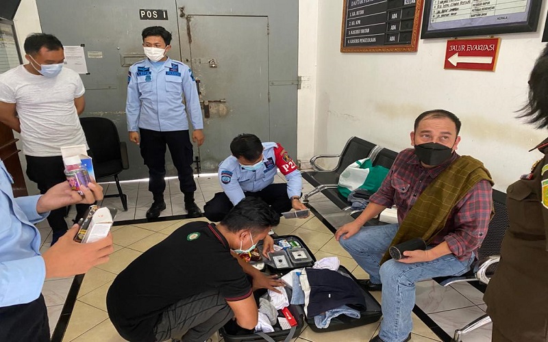 Susul Sang Istri, Asral Terpidana Pemalsuan Surat Jual Beli Vila Dijebloskan ke Rutan Gianyar