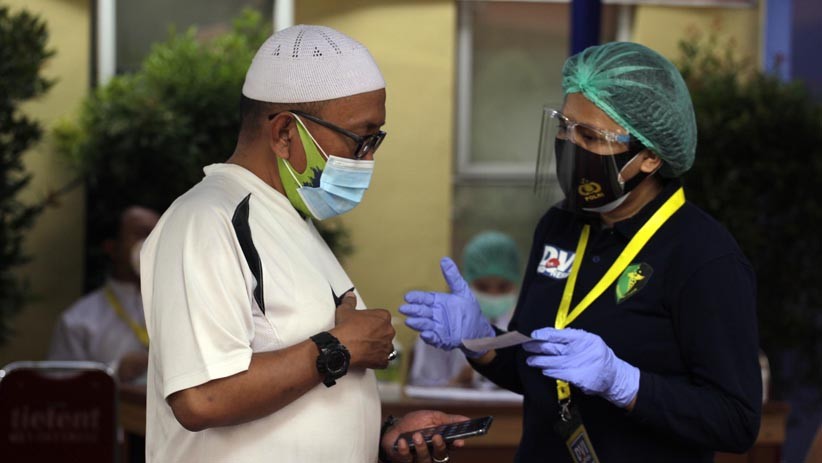 Pasrah dan Ikhlas, Pria Ini Sabar Menanti Kabar Jasad Istri Tercinta di RS Polri - Bagian 4