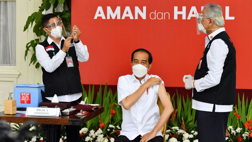 Foto Presiden Jokowi Disuntik Vaksin Covid-19 - Bagian 3