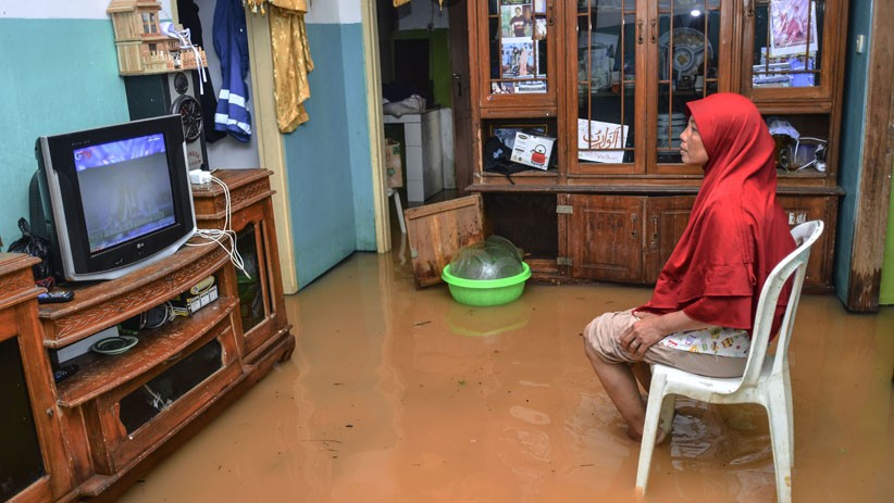 Banjir Tasikmalaya Meluas, 400 Rumah Warga Terendam hingga 1,5 Meter - Bagian 3