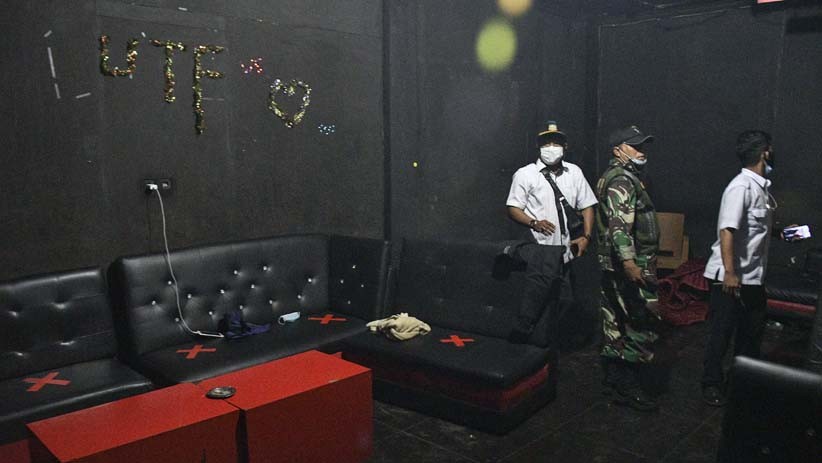 Tempat Hiburan Malam di Tambun Bekasi Ditutup Petugas Gabungan - Bagian 2