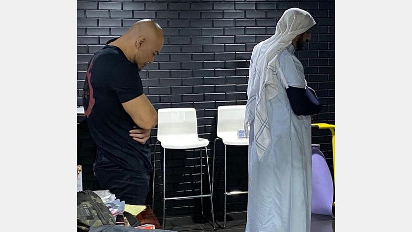 Momen Deddy Corbuzier Sholat Berjamaah, Syekh Ali Jaber Menjadi Imam - Bagian 2