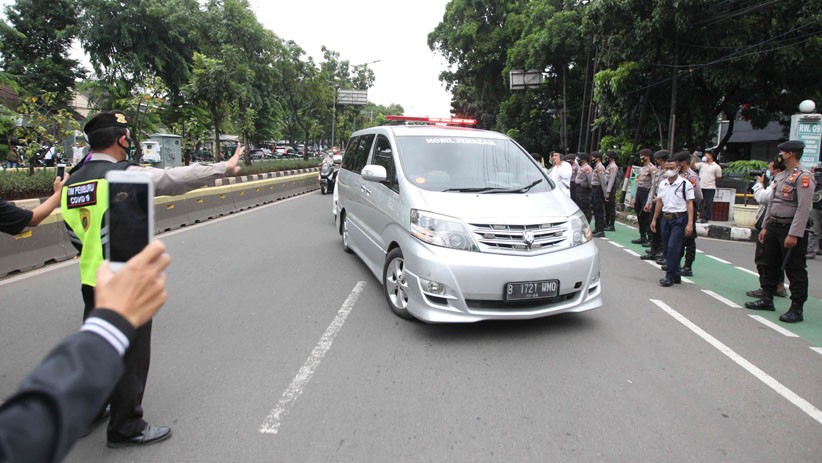 Jenazah Syekh Ali Jaber Tiba di Rumah Duka - Bagian 1