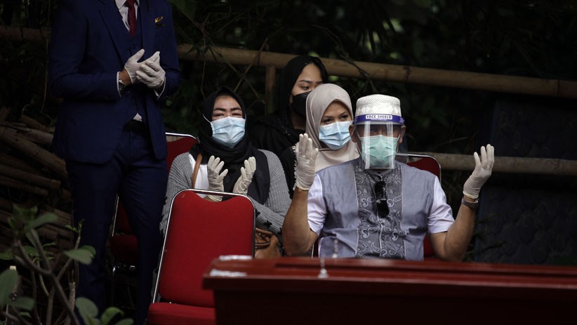 Suasana Haru Pemakaman Pramugara Sriwijaya Air SJ182 Okky Bisma di Condet - Bagian 2
