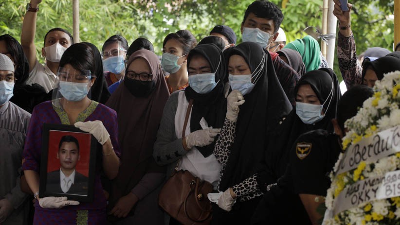 Suasana Haru Pemakaman Pramugara Sriwijaya Air SJ182 Okky Bisma di Condet - Bagian 1