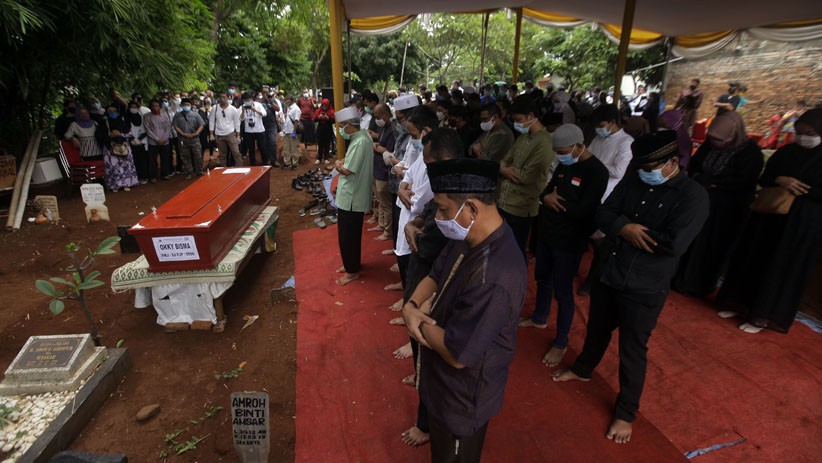 Suasana Haru Pemakaman Pramugara Sriwijaya Air SJ182 Okky Bisma di Condet - Bagian 5