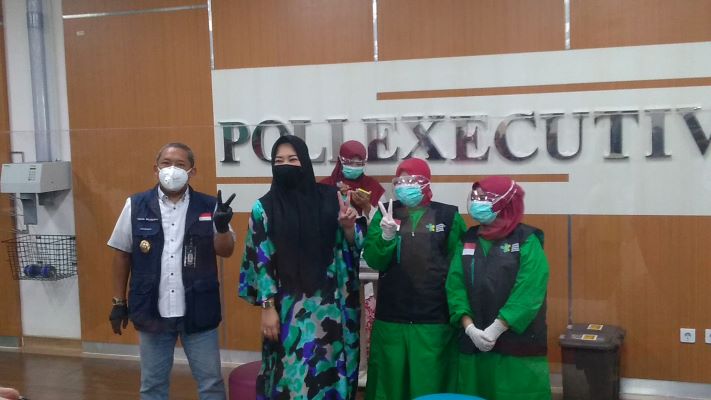 Cerita Novelis dan Vokalis Band Sarasvati Sebelum Divaksin, Risa Saraswati: Gak Bisa Tidur Semalaman