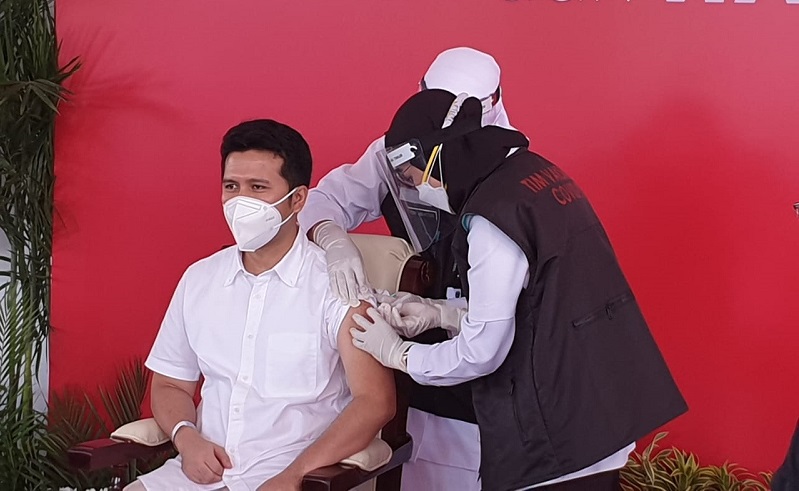 Tegang Saat Disuntik Vaksin Covid-19, Emil: Aduh, Mati Saya  