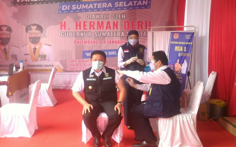 Disuntik Vaksin Corona, Herman Deru: Tidak Ada Rasa
