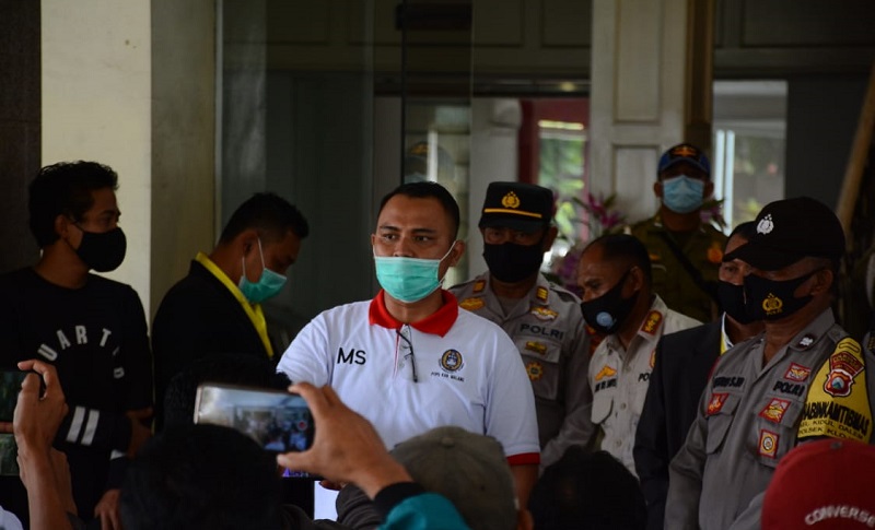 title Tak Berizin, Kongres Askab PSSI Kabupaten Malang Dibubarkan Satpol PP Tak Berizin, Kongres Askab PSSI Kabupaten Malang Dibubarkan Satpol PP