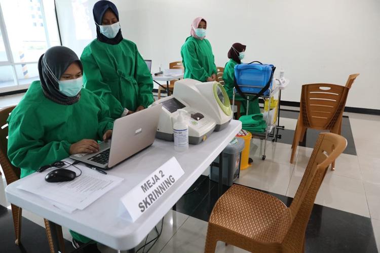 Hari Ini, 18.000 Nakes Semarang Divaksin Covid di 37 Puskesmas, 19 RS dan 1 Balkenas