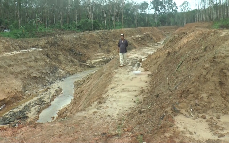 Telan Dana Miliaran, Proyek Normalisasi Menjadikan Sungai Bernai Seperti Parit