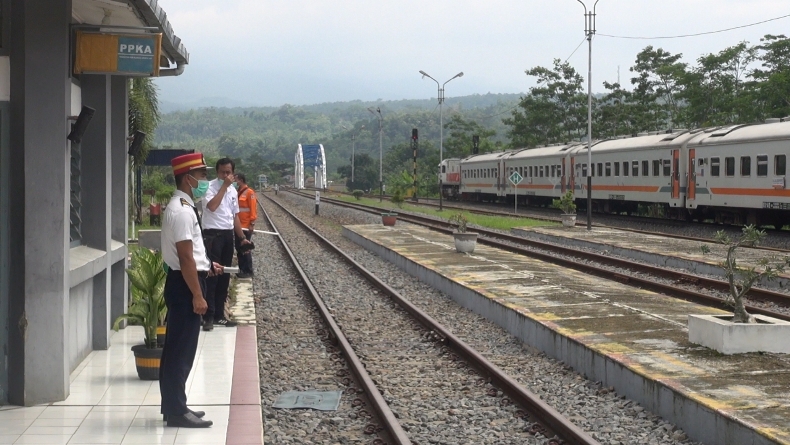 Jalur Rel Ganda Terganggu, Stasiun Linggapura Jadi Titik ...