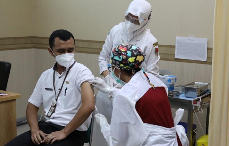 Delapan Orang Pegal-Pegal Usai Vaksin Covid-19