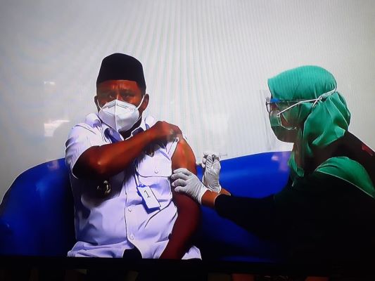 Wagub Jabar Nyaris Gagal Divaksin Gegara Tensi Darah Naik